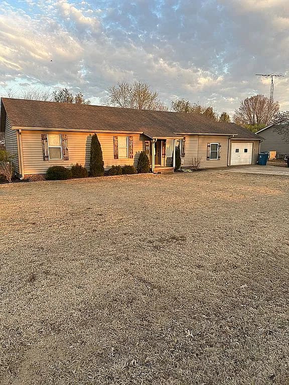 812 Garrigan Rd — exterior photo