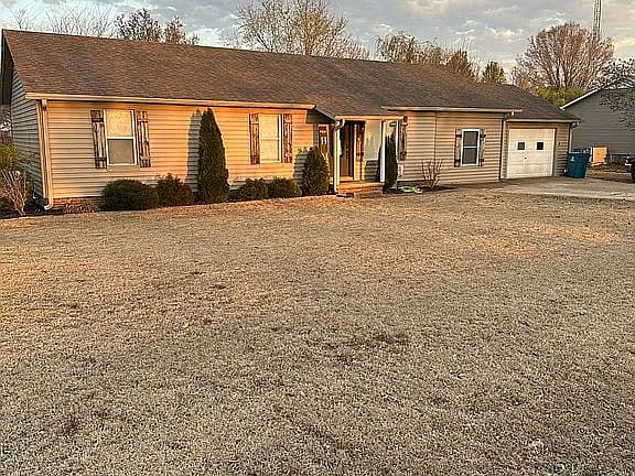 812 Garrigan Rd — exterior photo