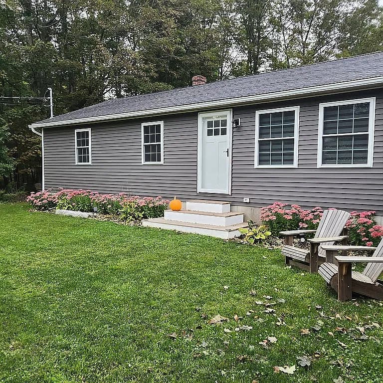 365 Hinckley Rd — exterior photo