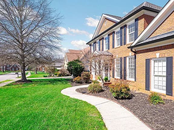 1946 Turnberry Cir — exterior photo