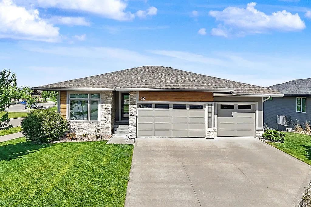 532 NE Westgate Dr — exterior photo