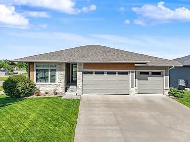 532 NE Westgate Dr — exterior photo