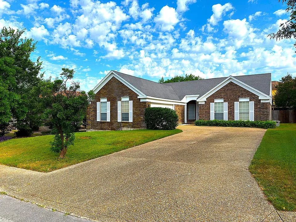 1326 Oak Path — exterior photo