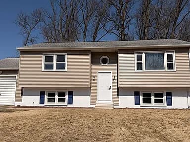 41 Thomas Jefferson Blvd — exterior photo