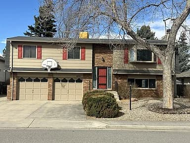 1621 Hoffman Dr — exterior photo