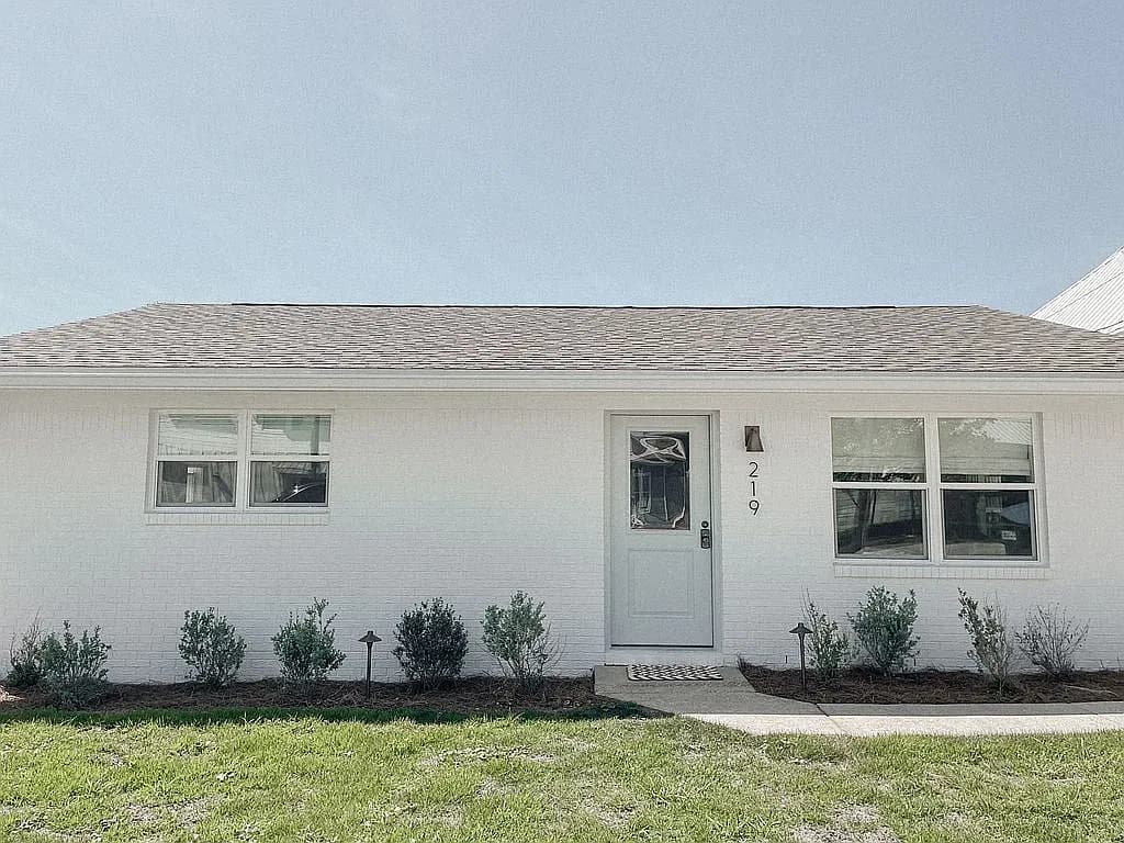 219 Casa Pl — exterior photo