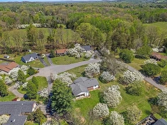2857 Oak Park Dr — exterior photo