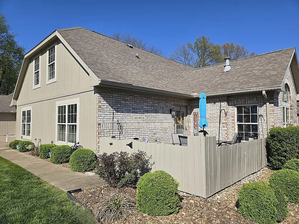 8010 River Park Way — exterior photo