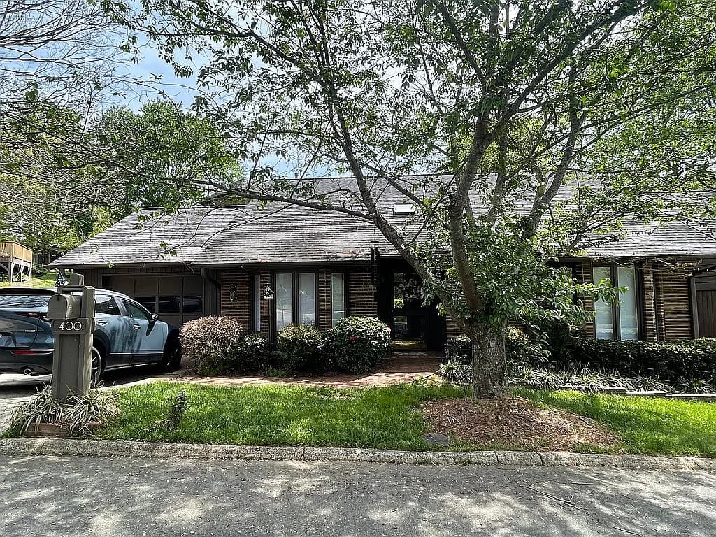 400 Chadbourne Ct — exterior photo