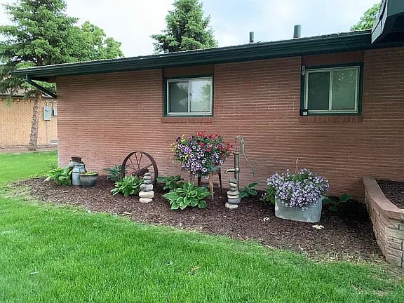 214 E Circle Dr — exterior photo