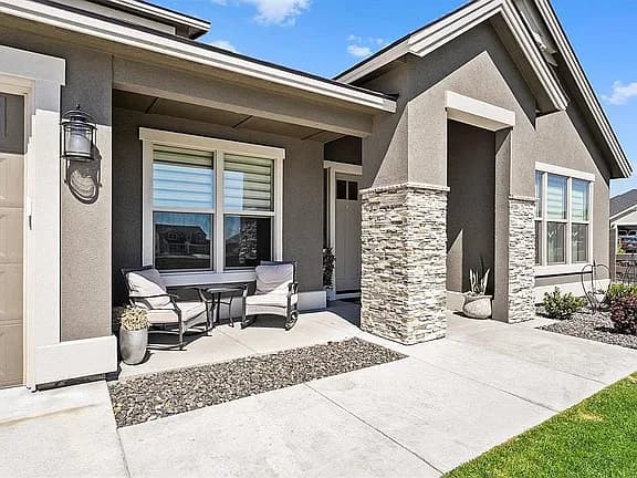 11911 Nottingham Dr — exterior photo