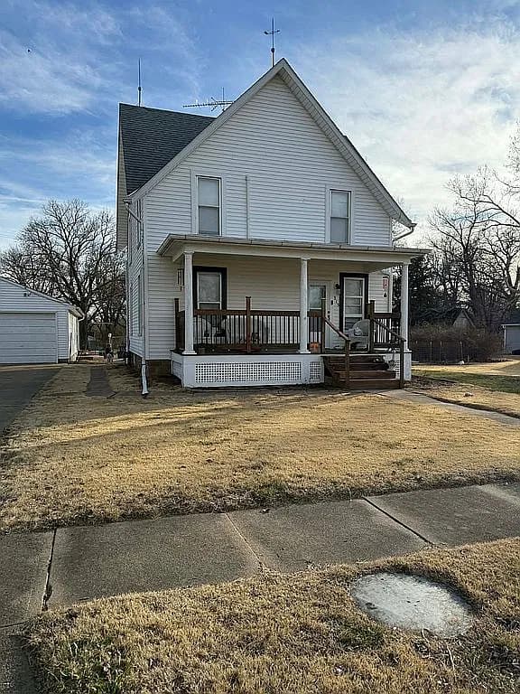 315 W Walnut St — exterior photo