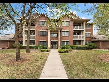 10404 White Oak Ln Unit 3-C — exterior photo