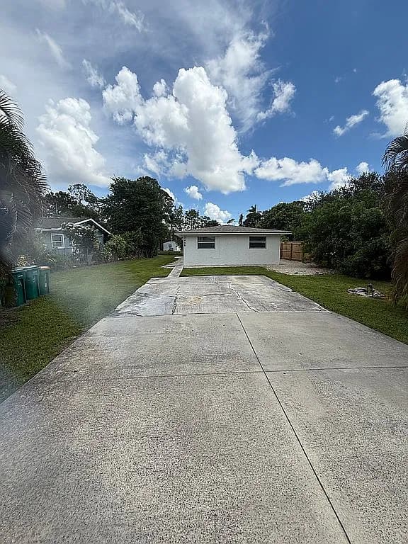 5458 Sholtz St — exterior photo