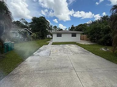 5458 Sholtz St — exterior photo
