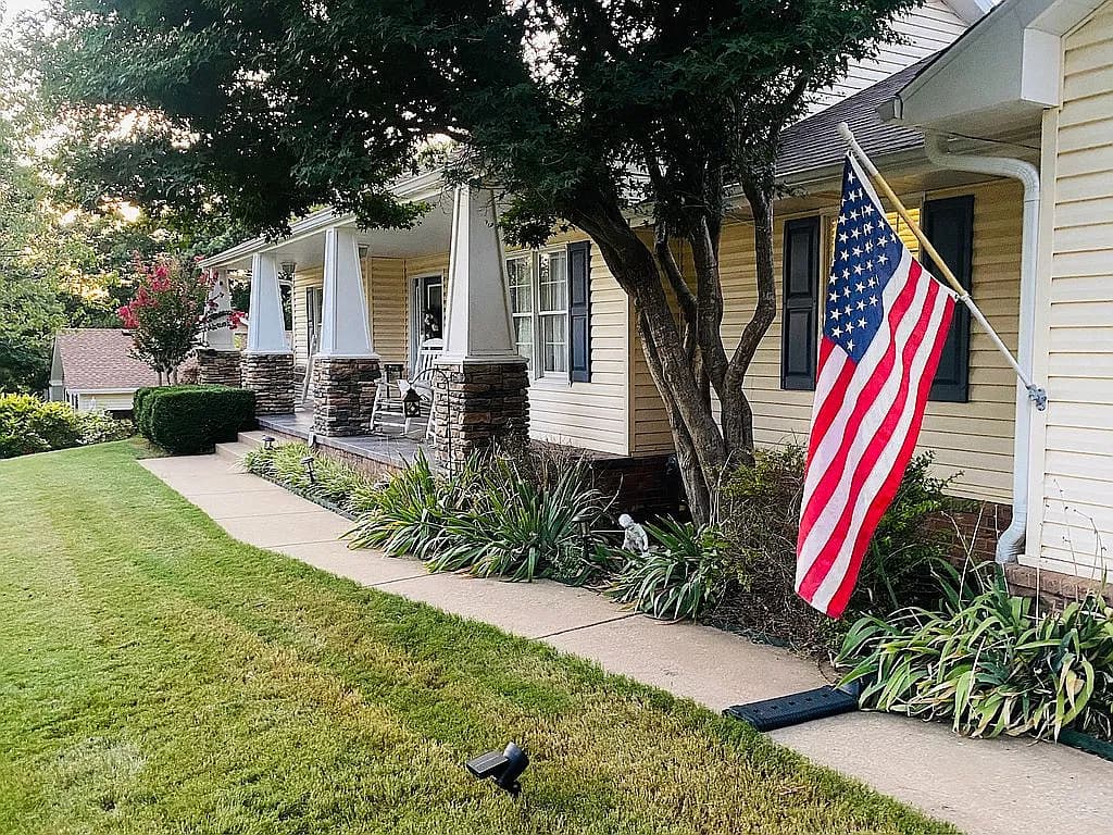 14296 Andover Ln — exterior photo