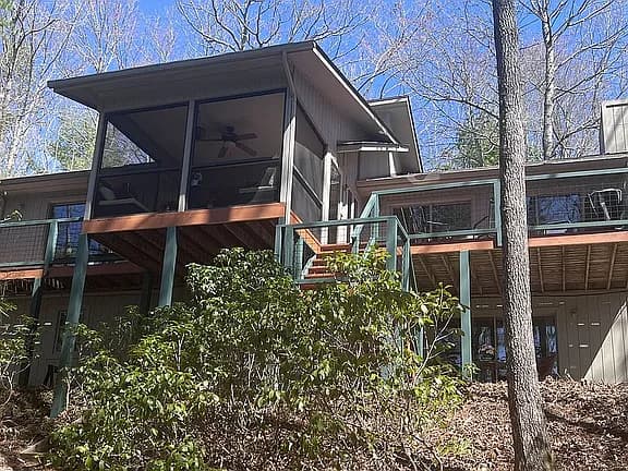 20 Dewa Ct — exterior photo