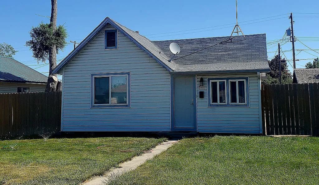 630 3rd Ave W — exterior photo