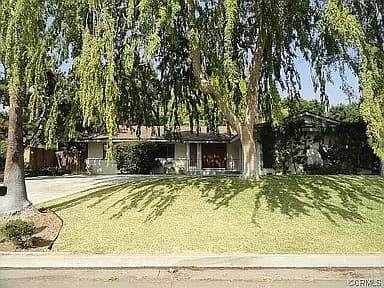 19913 E Rambling Rd — exterior photo