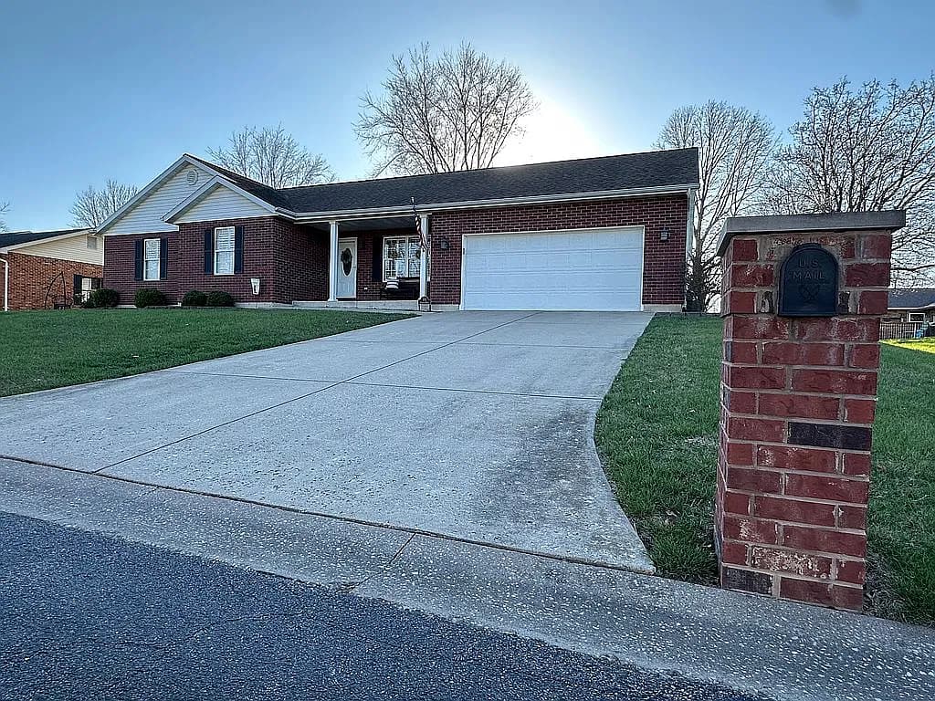 103 Lincoln Dr — exterior photo