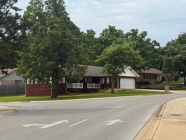 1201 Pinetree Ln — exterior photo