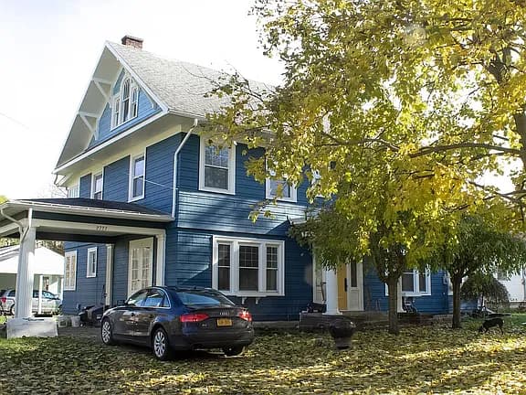 2727 Main St — exterior photo