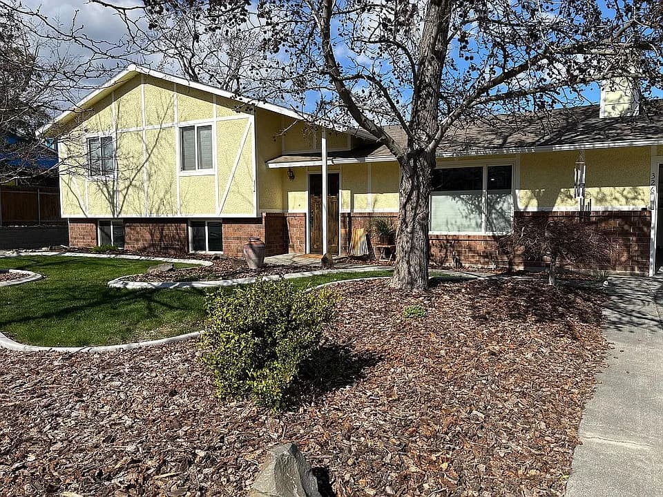326 Scot St — exterior photo