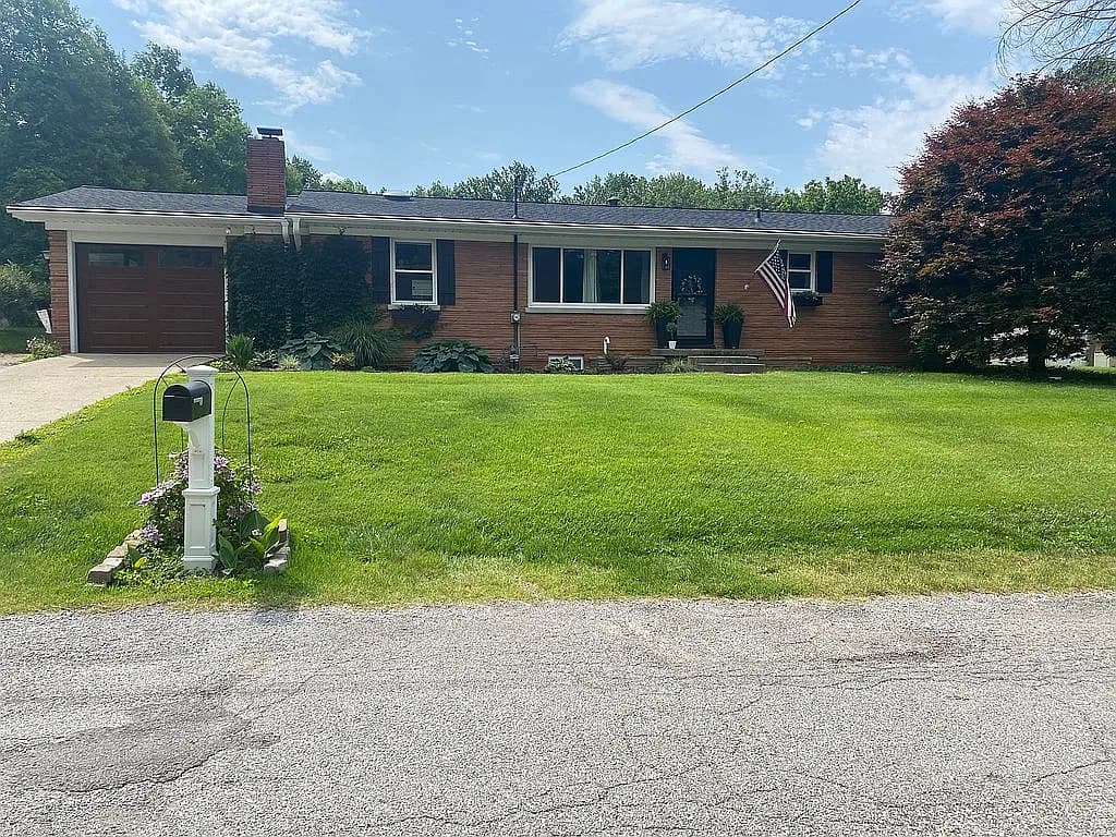 4000 Rose Ave — exterior photo