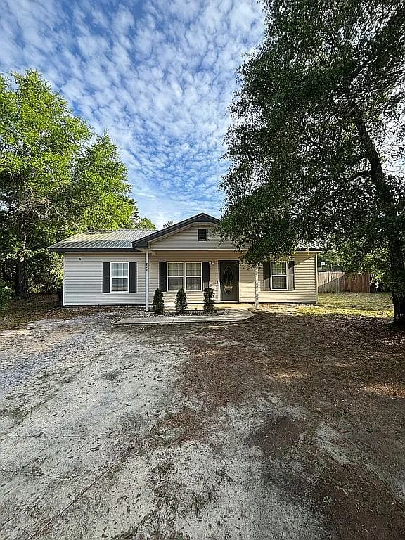 226 Cypress Ave — exterior photo