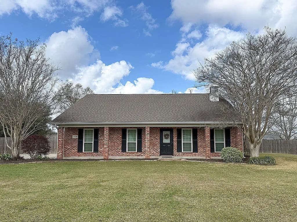 1536 Tomahawk Dr — exterior photo