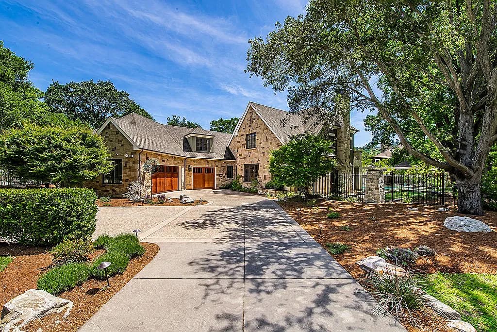53 Hidden Oaks Dr — exterior photo
