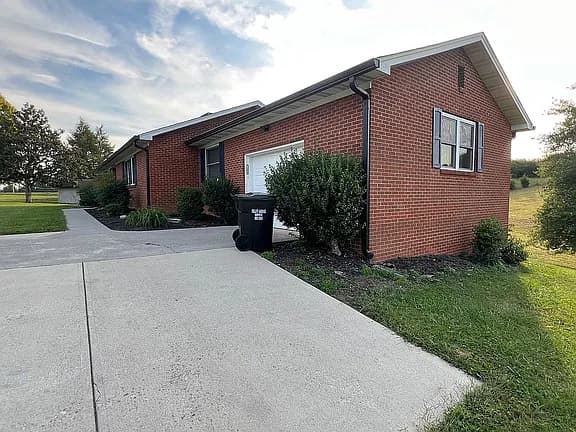 717 Old Glory Rd — exterior photo
