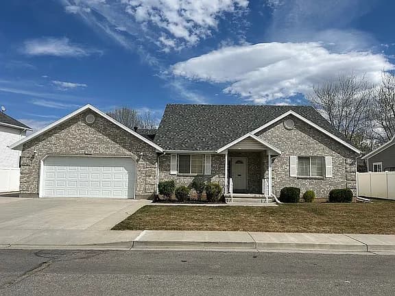 524 N Mitchell Dr — exterior photo