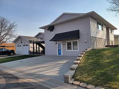 1009 Court Ter — exterior photo