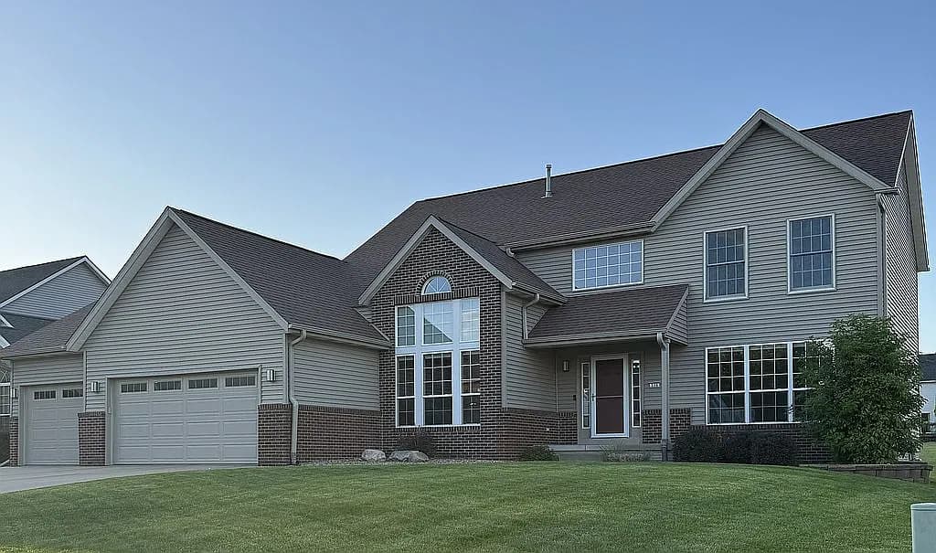 214 Revere Ct NE — exterior photo