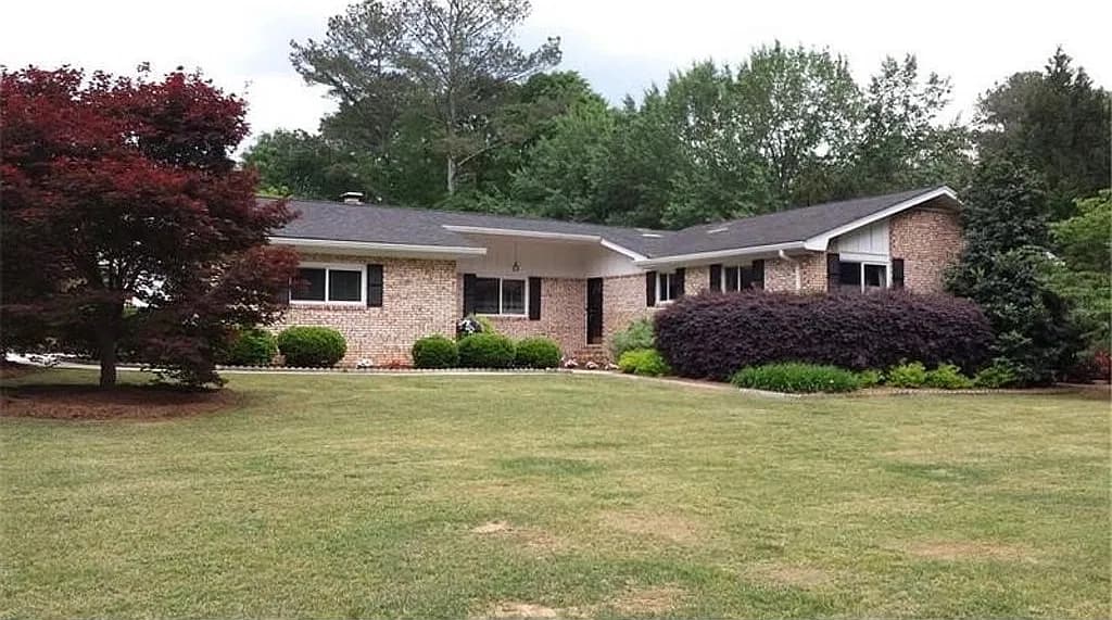 173 Rhodes Dr — exterior photo