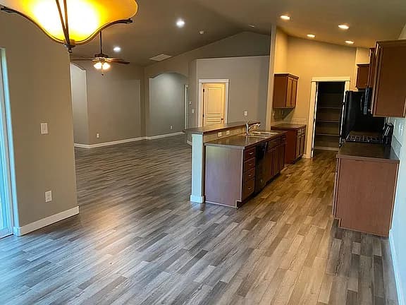 1640 SW Panorama Dr — exterior photo