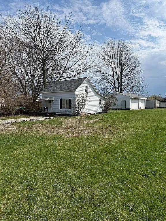 215 Redman Rd — exterior photo