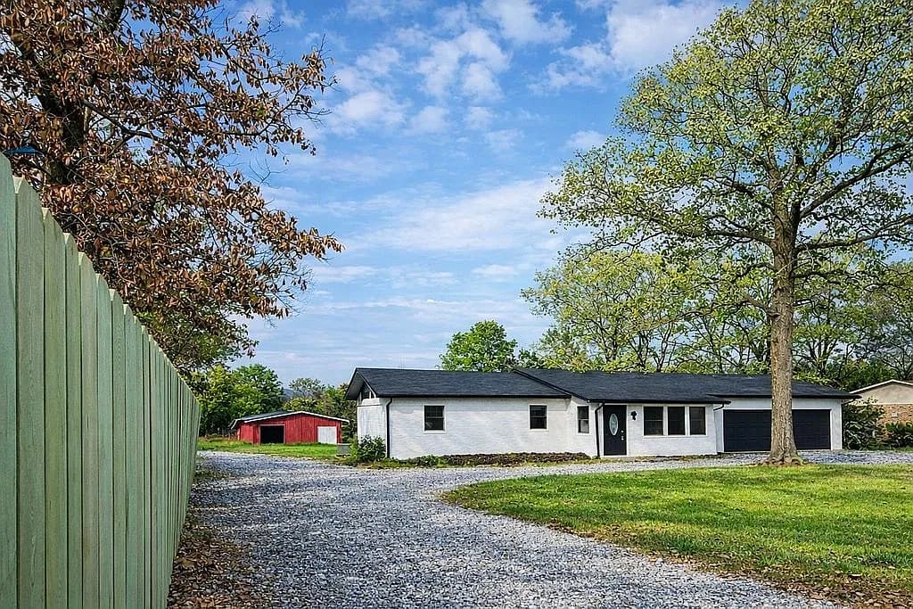 65 Pinter Ln — exterior photo