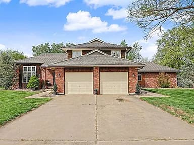 2561 N Cedar Crest Dr — exterior photo
