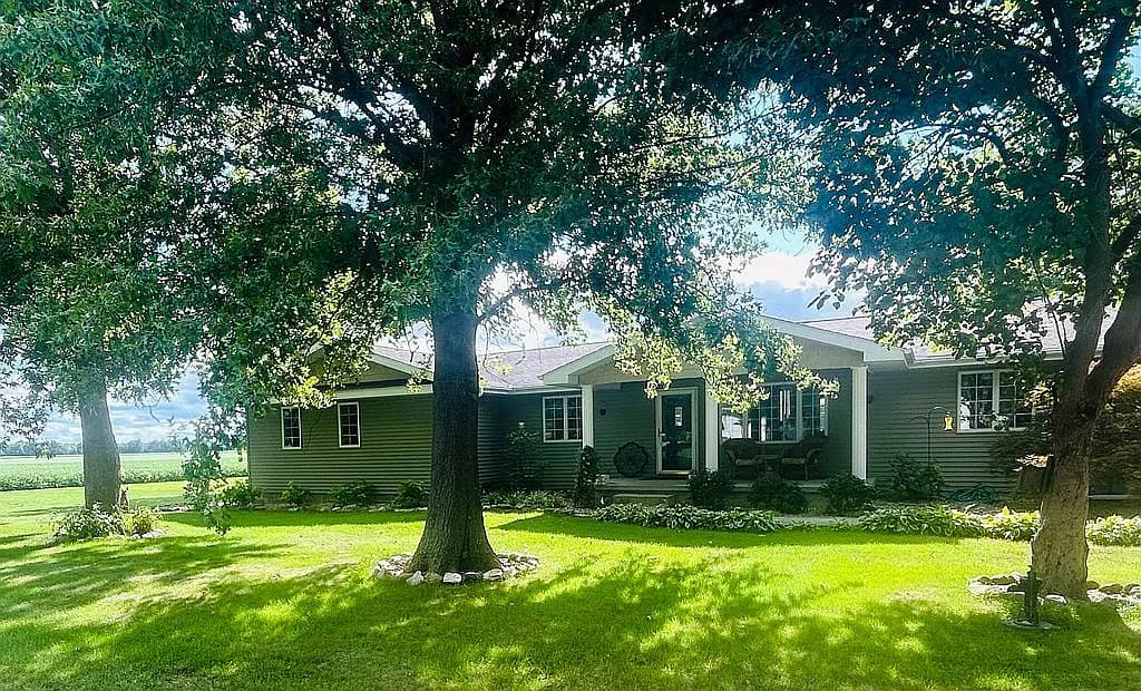 208 S Ponting St — exterior photo