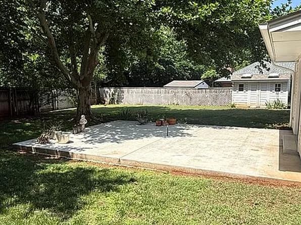 1108 Providence Ct — exterior photo