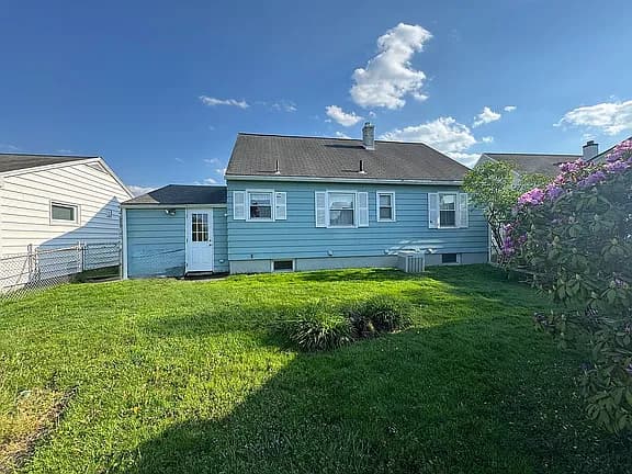 35 Greenridge St — exterior photo
