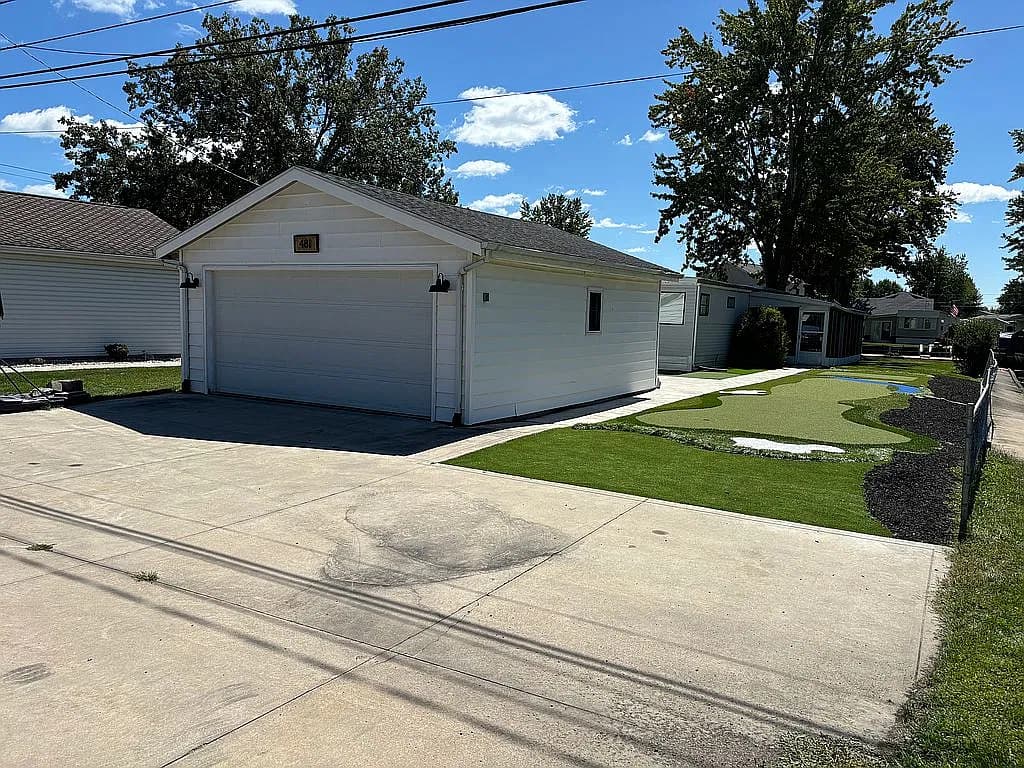 481 Maple Ln — exterior photo