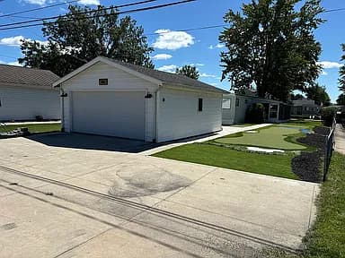 481 Maple Ln — exterior photo
