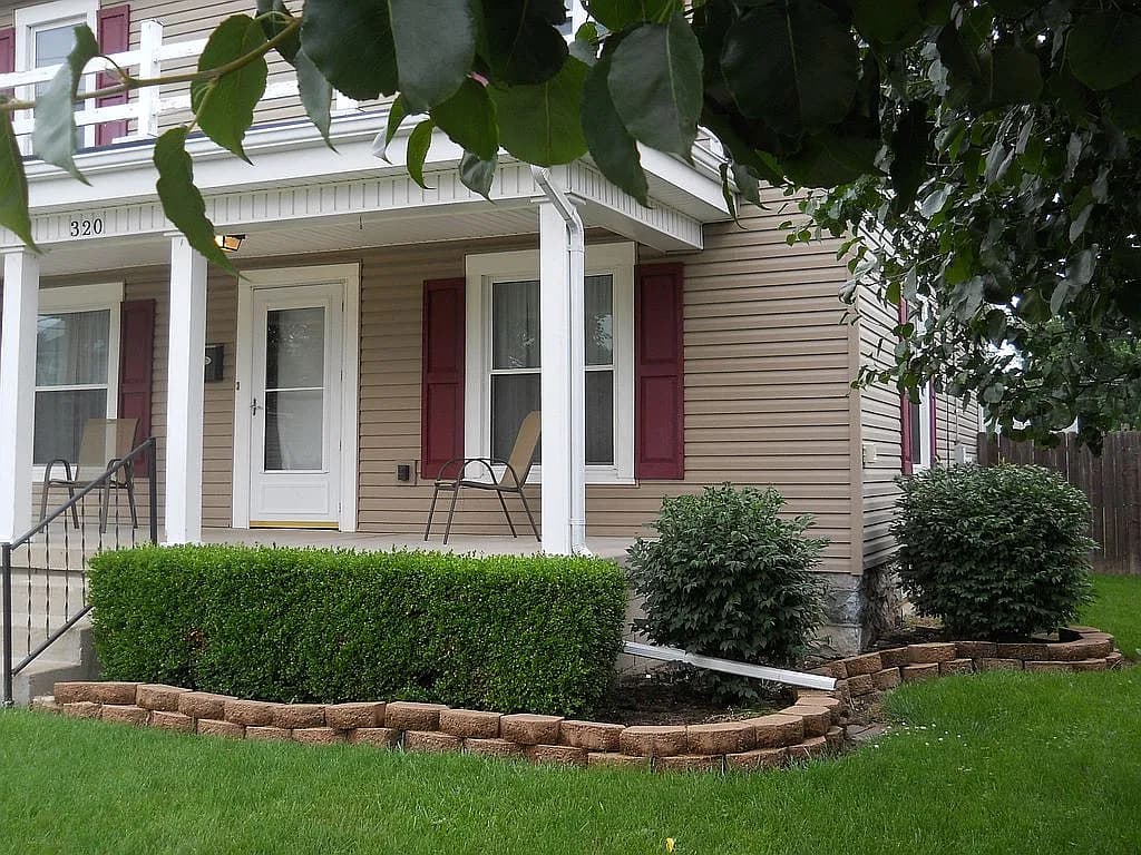 320 Hamilton St — exterior photo