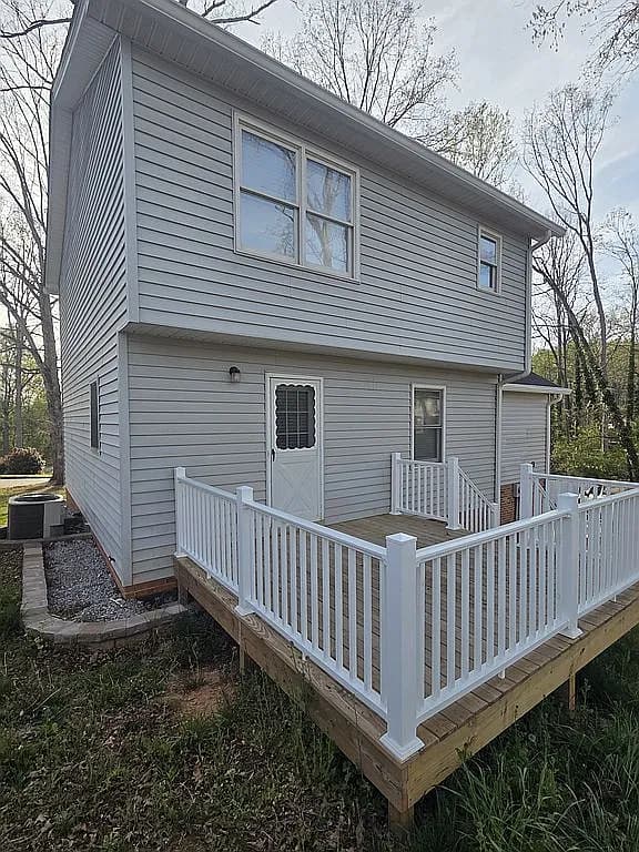 120 Chaucer Dr — exterior photo