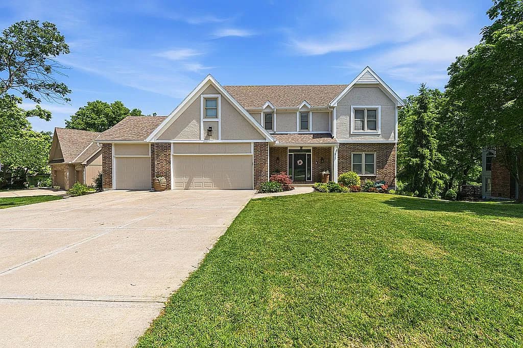 925 NW Bent Tree Dr — exterior photo