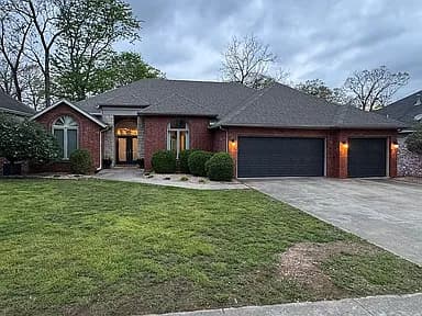 1955 S Pin Oak Dr — exterior photo