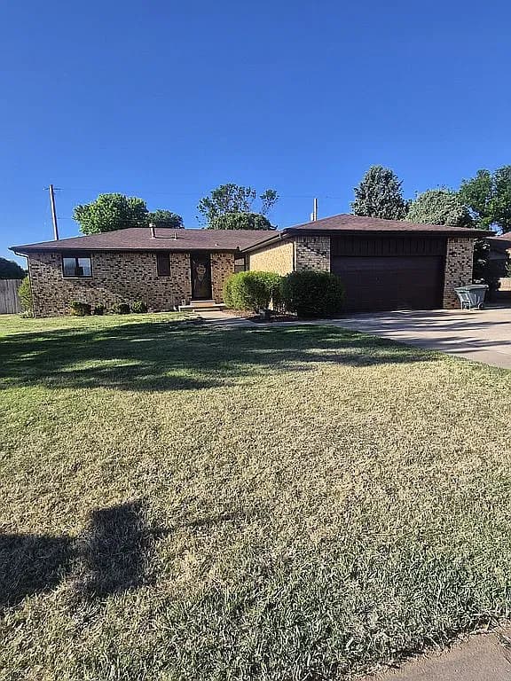2000 Windsor Ln — exterior photo